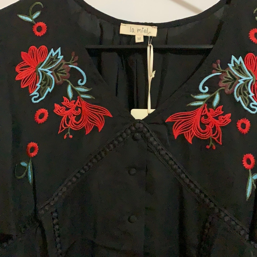 Black short sleeve with red embroidery